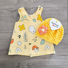 Load image into Gallery viewer, Handmade Premmie Gown &amp; Beanie - 2kg 'Girl'