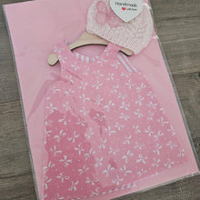 Load image into Gallery viewer, Handmade Premmie Gown &amp; Beanie - 2kg &#39;Girl&#39;